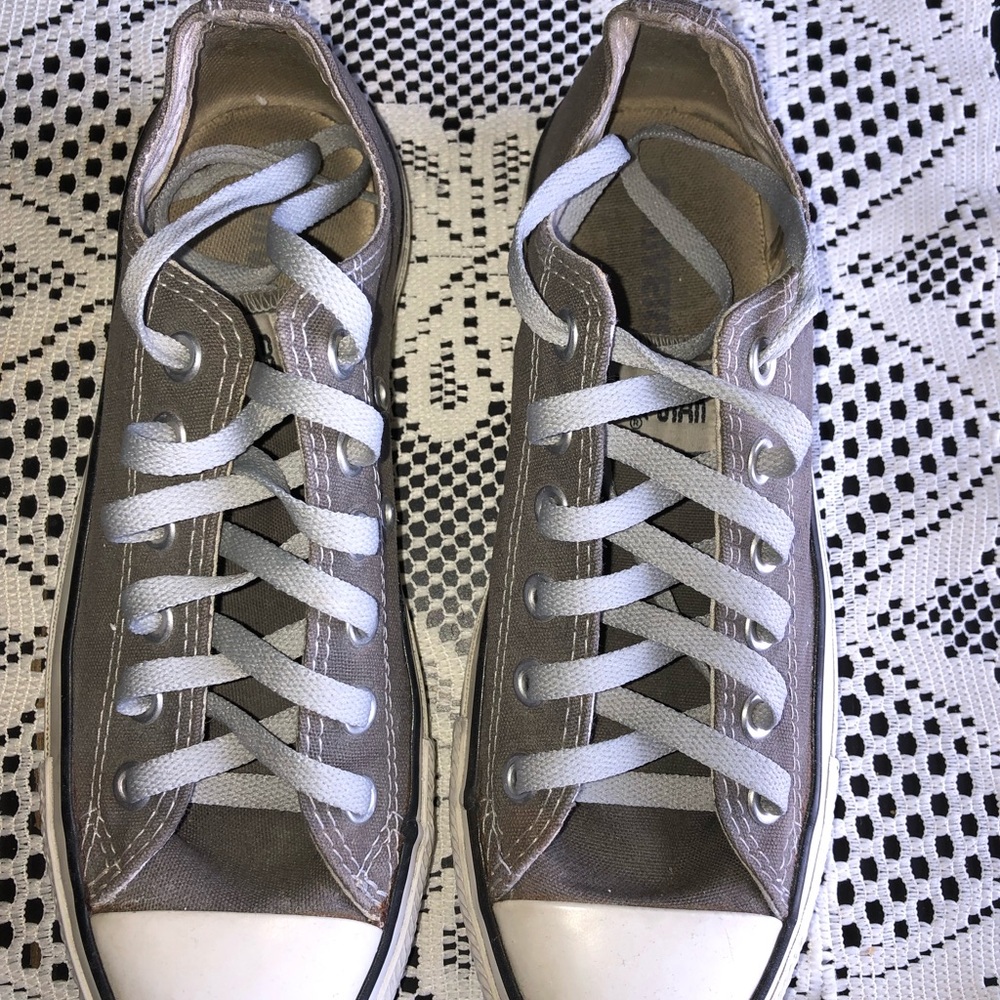 🛑🛑SOLD🛑🛑Converse All Star Low Top Sneakers - Picture 2 of 5